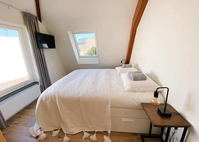 Апартаменты Luxurious Historical Loft Close To The Beach!