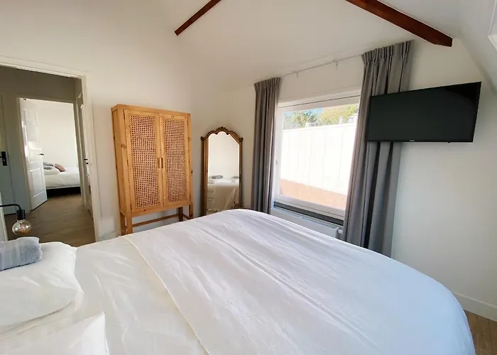 Apartment Luxurious Historical Loft Close To The Beach! Wassenaar