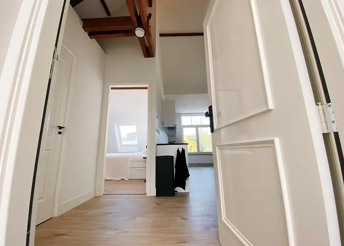 Luxurious Historical Loft Close To The Beach! Апартаменты *