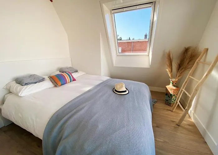 Luxurious Historical Loft Close To The Beach! Вассенар