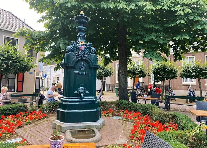 Luxurious Historical Loft Close To The Beach! Апартаменты