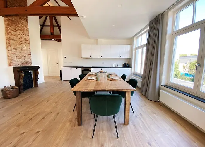 Апартаменты Luxurious Historical Loft Close To The Beach! *