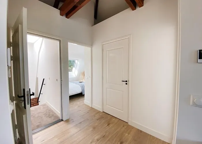 Luxurious Historical Loft Close To The Beach! Апартаменты Вассенар