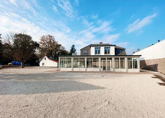 Luxurious Historical Loft Close To The Beach! Апартаменты