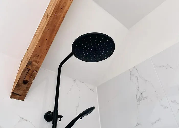 Luxurious Historical Loft Close To The Beach! *