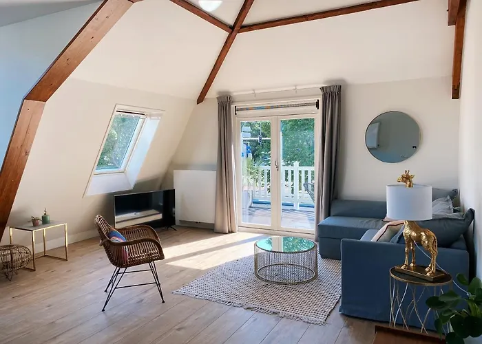 Апартаменты Luxurious Historical Loft Close To The Beach! *