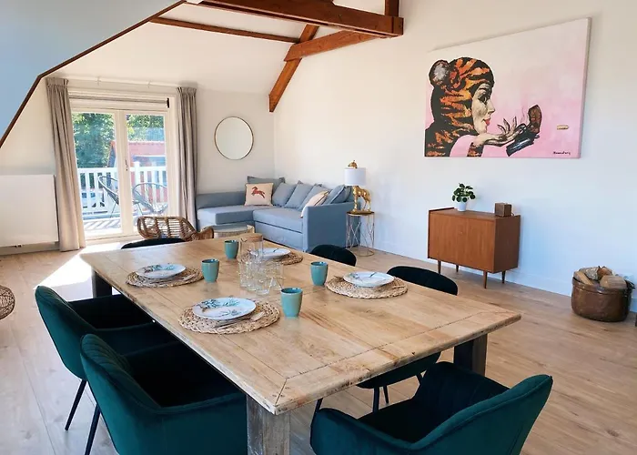 Luxurious Historical Loft Close To The Beach! Апартаменты *