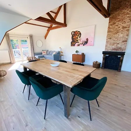 Luxurious Historical Loft Close To The Beach!